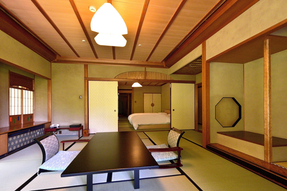 新館和洋室デラックスルーム 禁煙 客室2 | 三養荘