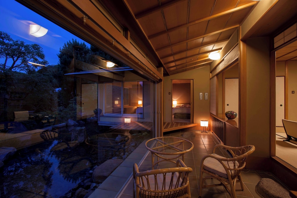 新館和洋室デラックスルーム 禁煙 客室1 | 三養荘