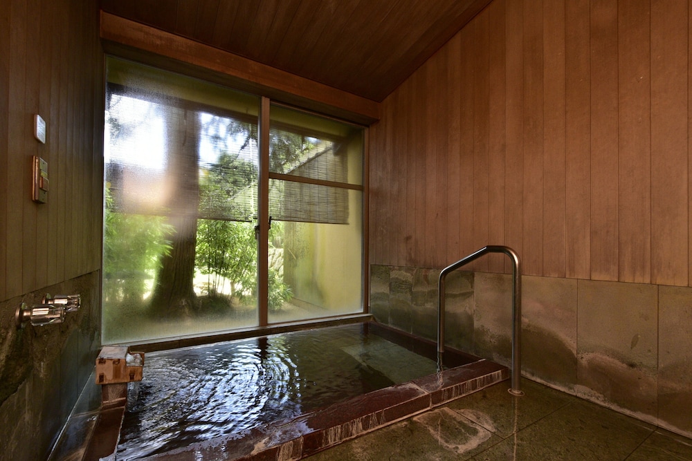 新館和室デラックスルーム 禁煙 バスルーム0 | 三養荘