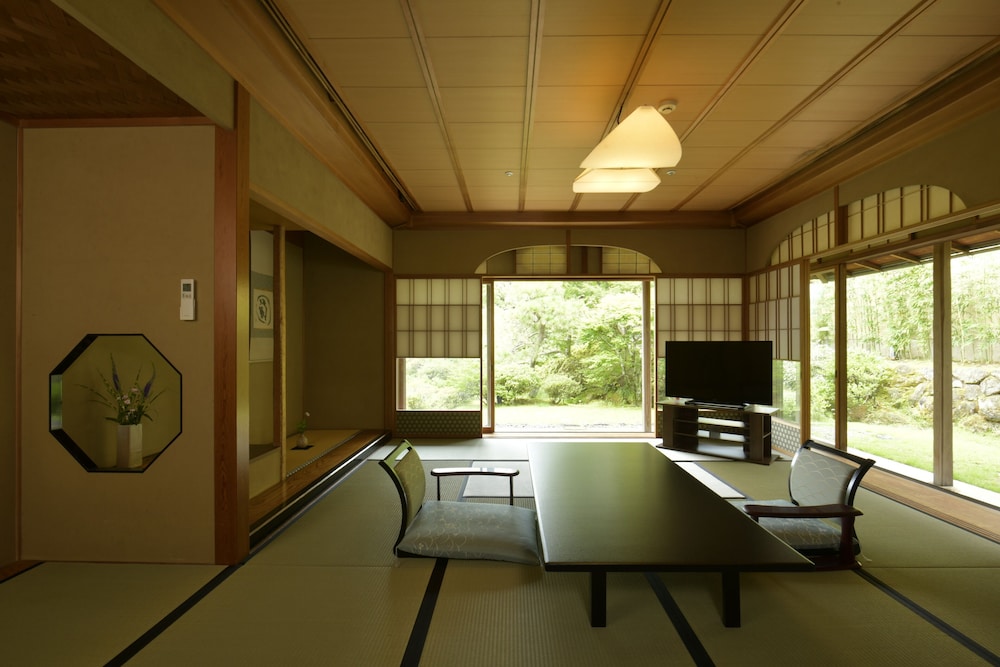 新館和洋室デラックスルーム 禁煙 バルコニーからの眺望0 | 三養荘