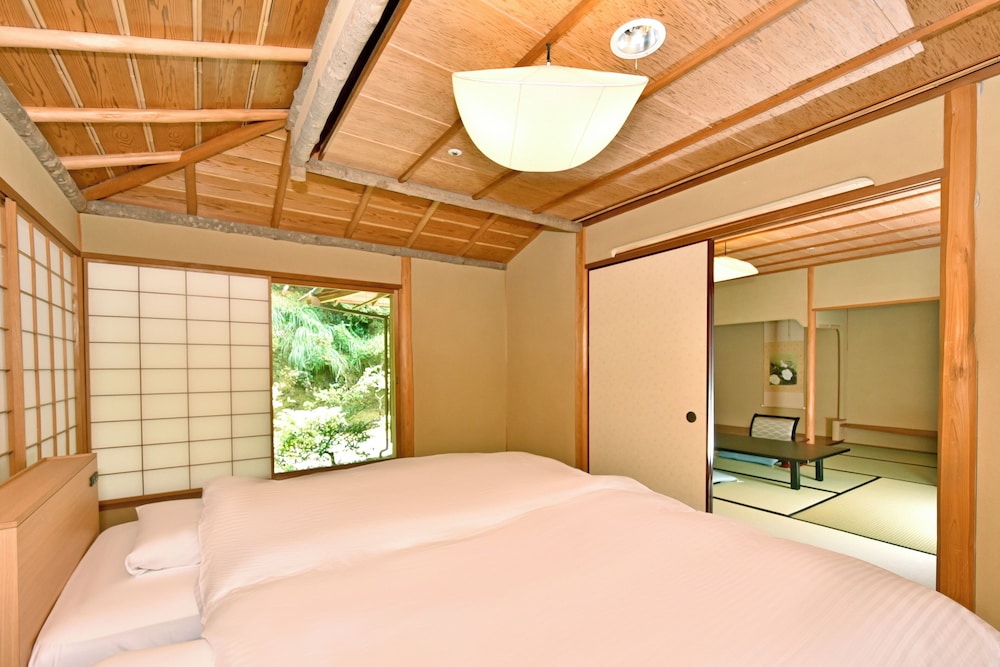 新館和洋室スタンダートルーム 禁煙 客室6 | 三養荘