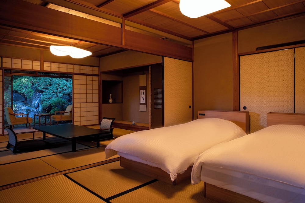 新館和室デラックスルーム 禁煙 客室4 | 三養荘