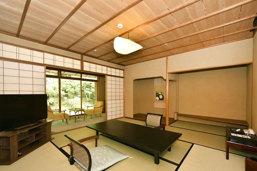 新館和洋室スタンダートルーム 禁煙 客室1 | 三養荘
