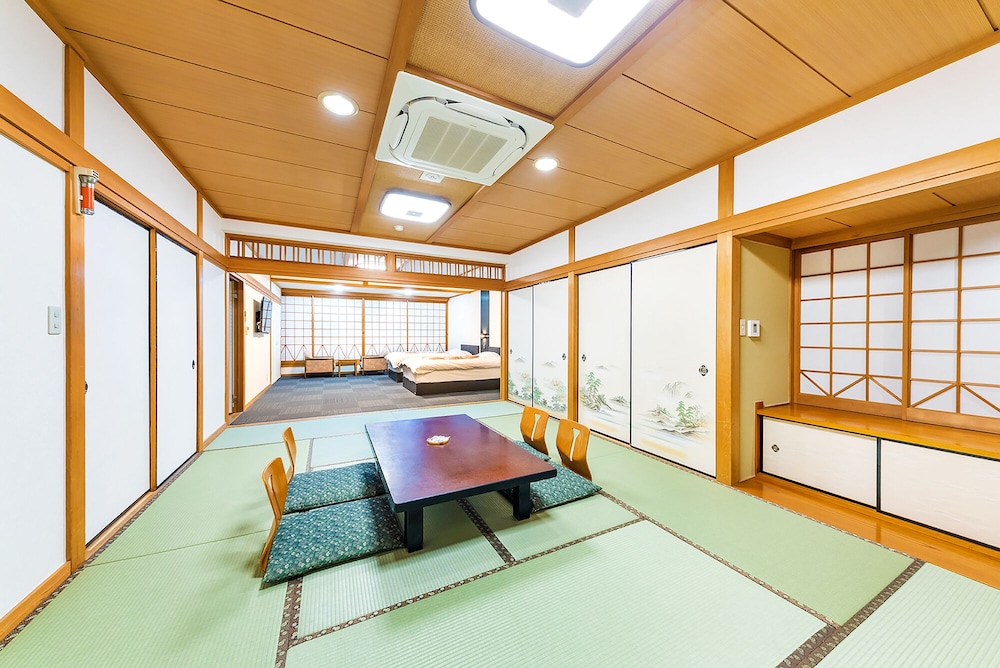 和洋室(ツイン+和室) | 海乃ホテル はじめ