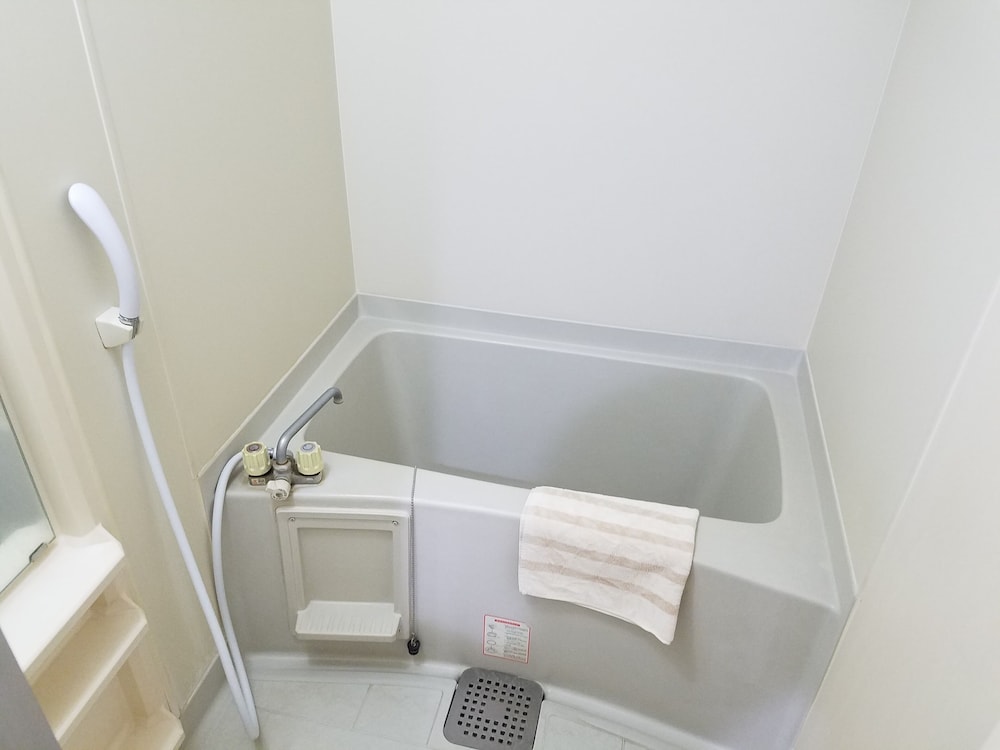 和洋室(ツイン+和室) バスルーム0 | 海乃ホテル はじめ