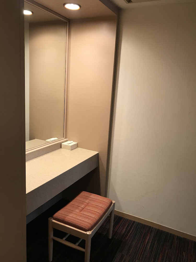 デラックス ダブルルーム クイーンベッド 1 台 禁煙 (添い寝分お子様のお食事代は追加料金現地精算となります) 客室2 | 名鉄グランドホテル