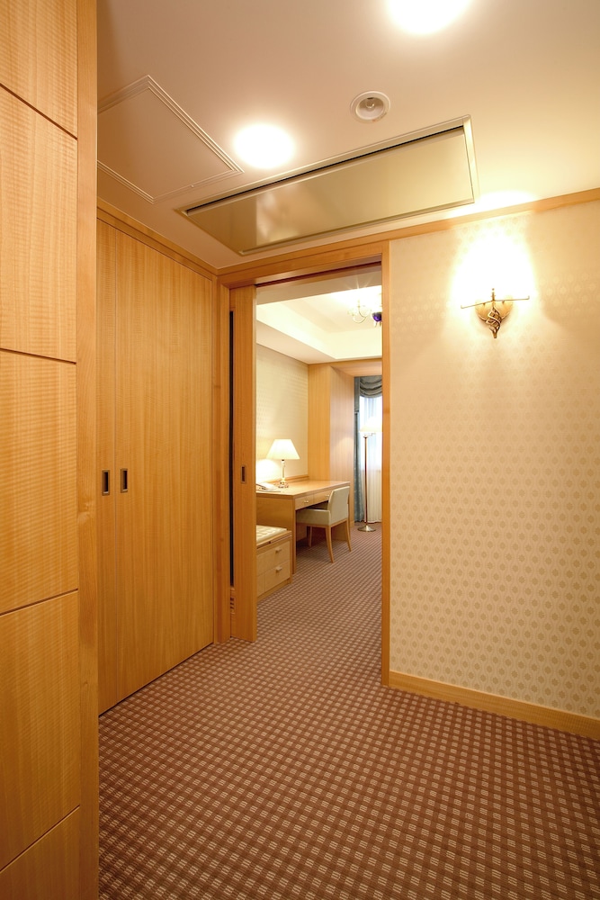 ジュニアスイートルーム 禁煙　 (添い寝分お子様のお食事代は追加料金現地精算となります) 客室2 | 名鉄グランドホテル