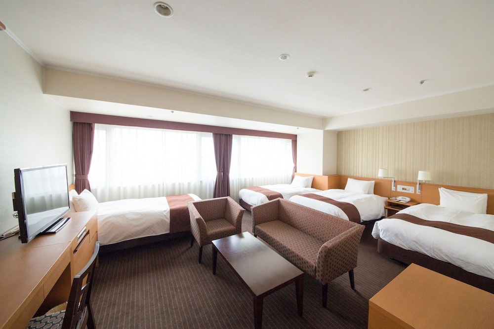 ファミリー 4 人部屋 4 ベッドルーム 禁煙 (添い寝分お子様のお食事代は追加料金現地精算となります) | 名鉄グランドホテル