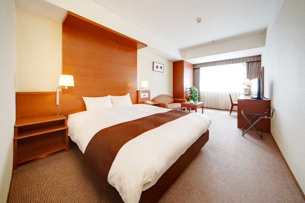 デラックス ダブルルーム クイーンベッド 1 台 禁煙 (添い寝分お子様のお食事代は追加料金現地精算となります) | 名鉄グランドホテル