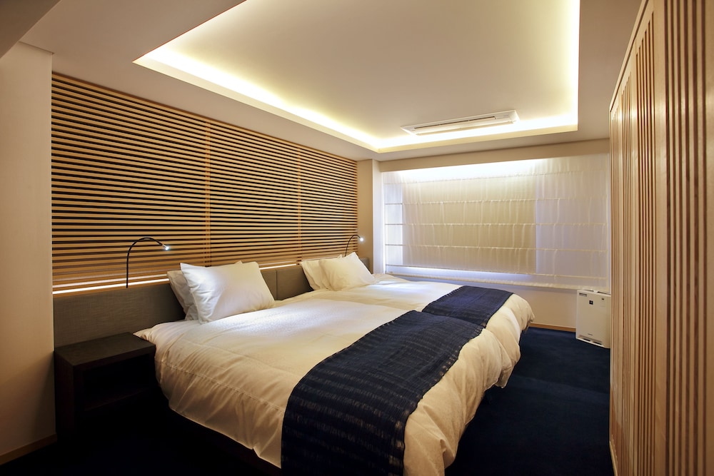 俳句ラウンジスイート (道後温泉引き湯の檜風呂付き) 禁煙 [60㎡] | 道後温泉 ふなや