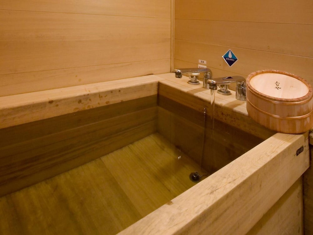 クラブフロア　和室 (道後温泉引き湯の檜風呂付)　禁煙 バスルーム0 | 道後温泉 ふなや
