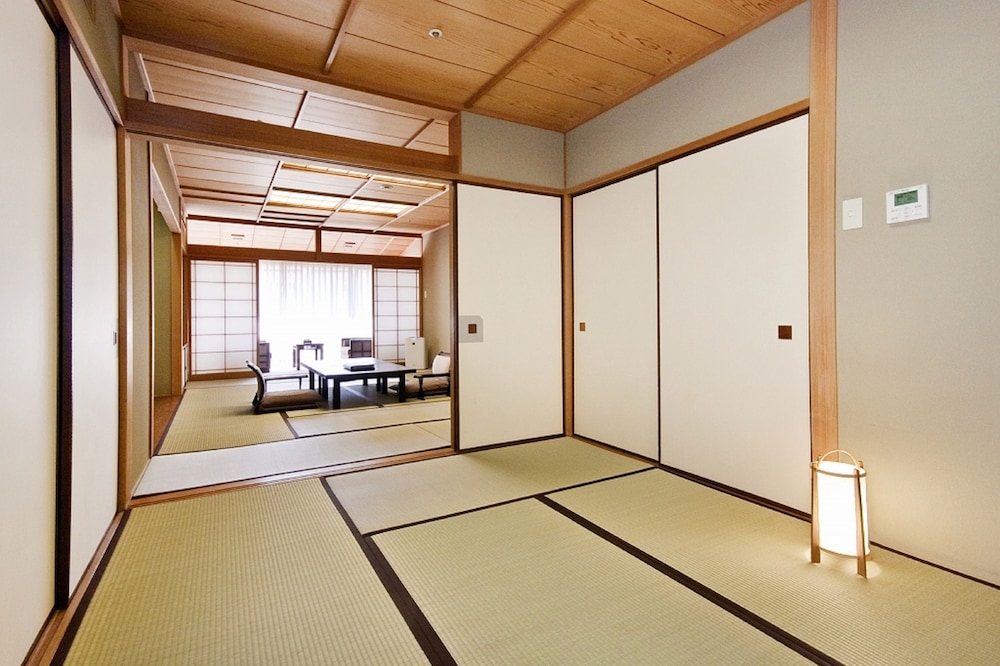 クラブフロア　和室 (道後温泉引き湯の檜風呂付)　禁煙 客室2 | 道後温泉 ふなや