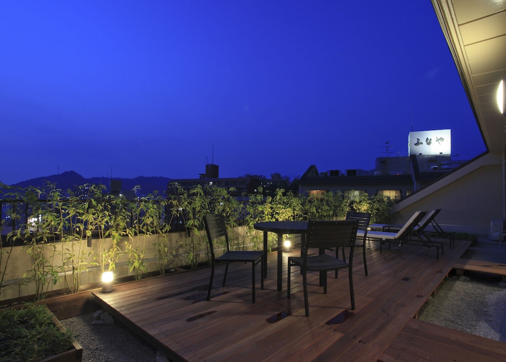 俳句ラウンジスイート (道後温泉引き湯の檜風呂付き) 禁煙 [60㎡] テラス / パティオ0 | 道後温泉 ふなや