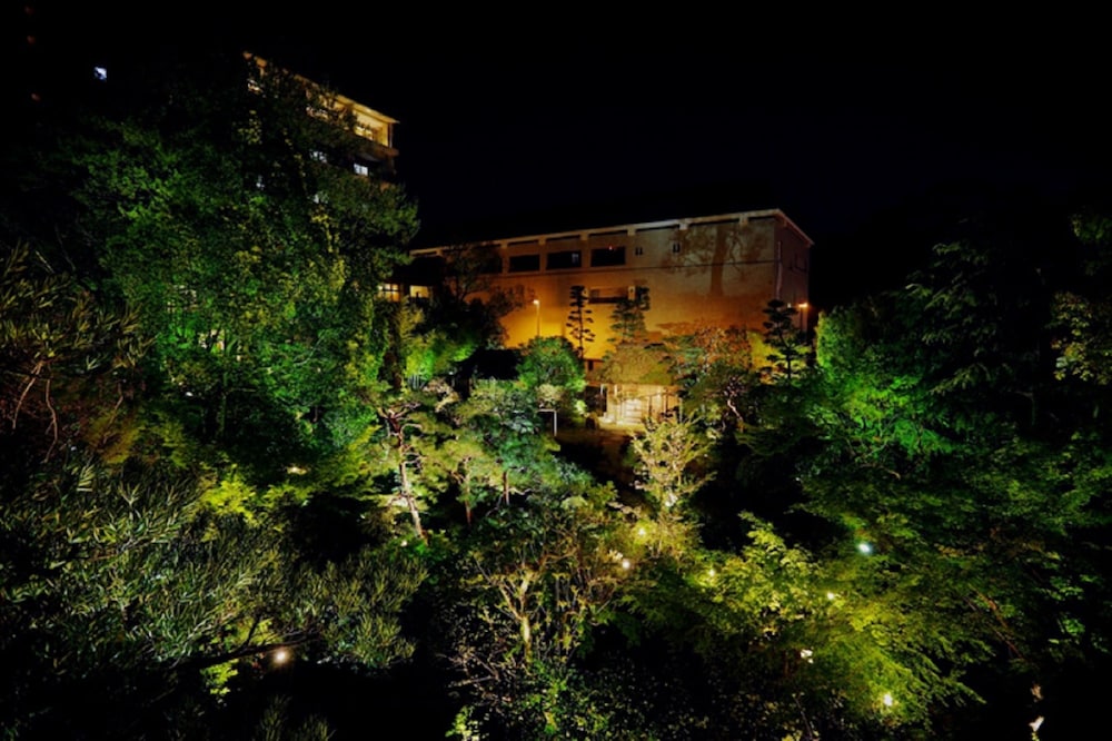 和室 -おまかせ- 禁煙【8畳～12畳】 ガーデン ビュー0 | 道後温泉 ふなや