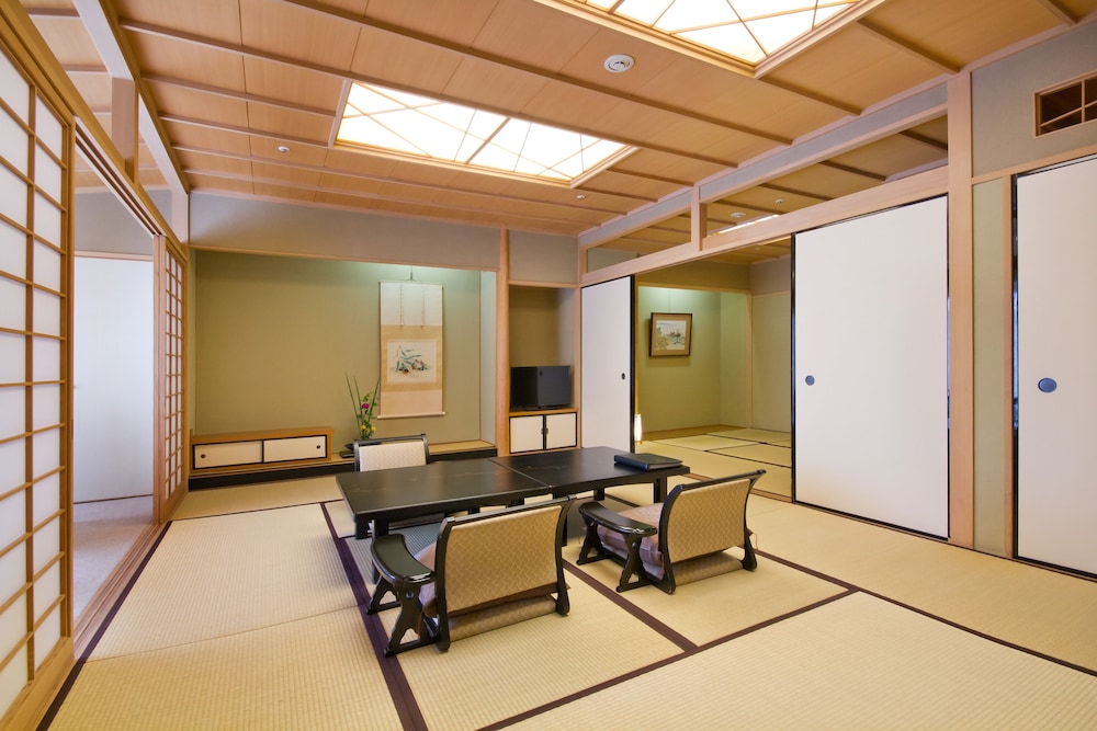 クラブフロア　和室 (道後温泉引き湯の檜風呂付)　禁煙 | 道後温泉 ふなや