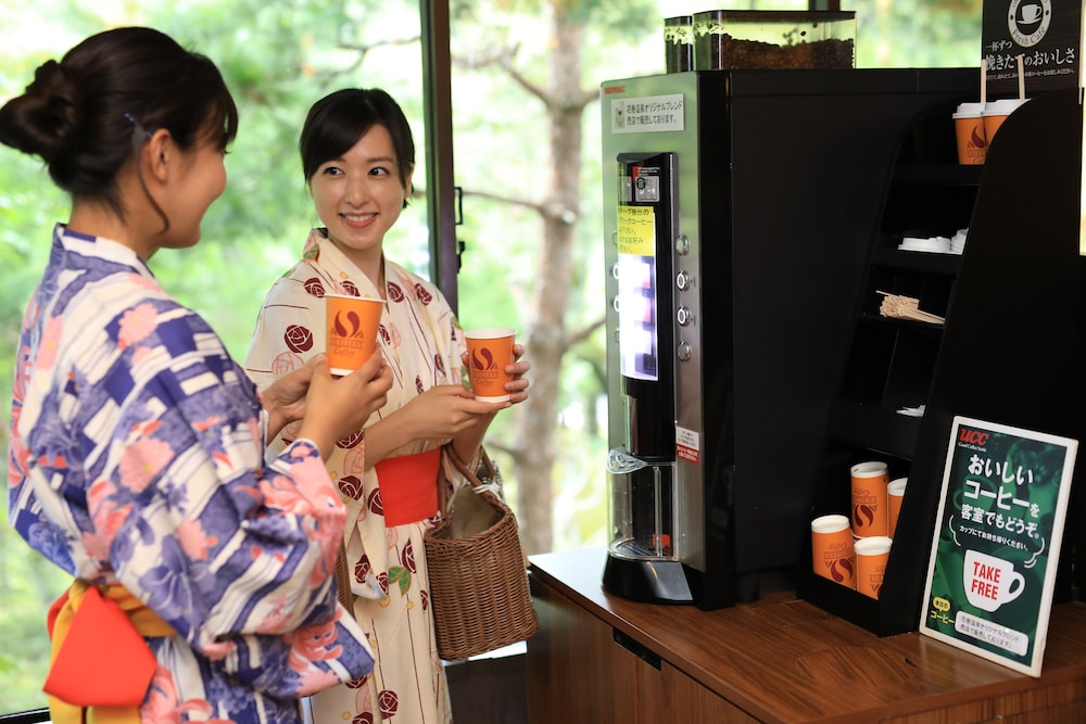 コーヒー サービス1 | 花巻温泉 ホテル紅葉館