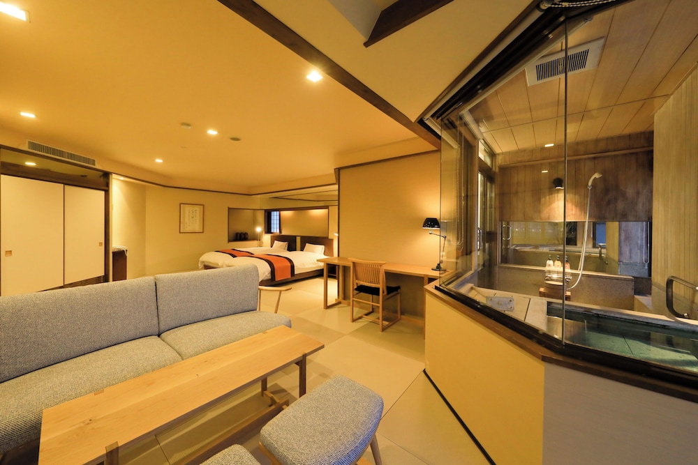 パノラミック ツインルーム マウンテンビュー 客室2 | 葉山館