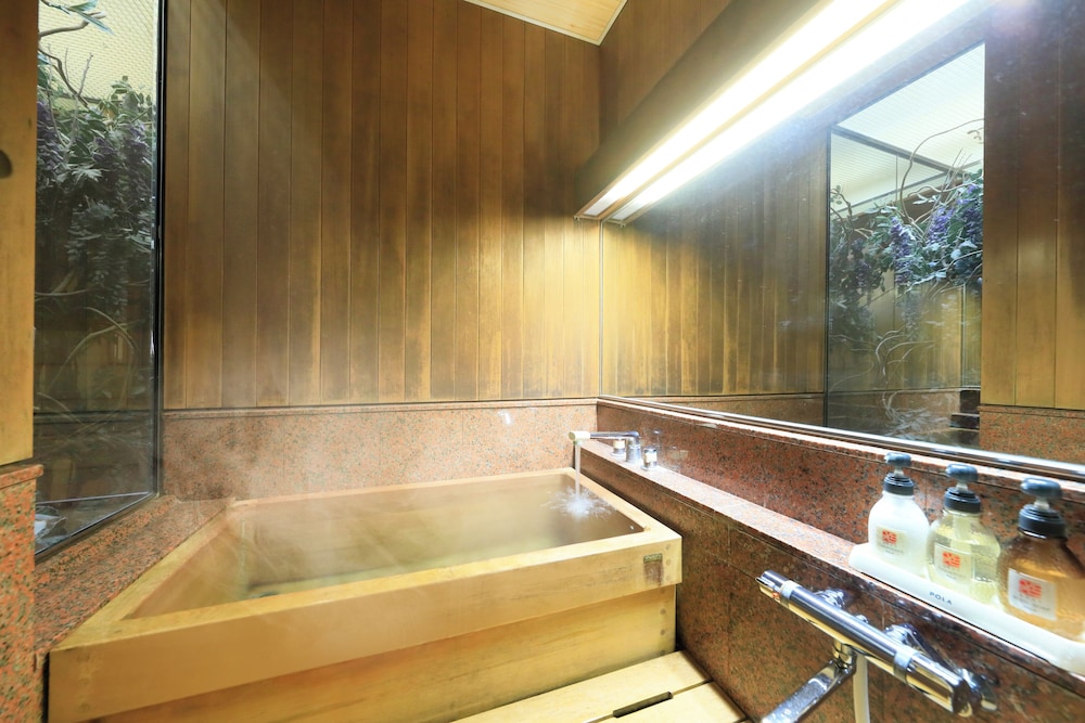 和室 スーペリア 2人部屋 バスルーム0 | 葉山館