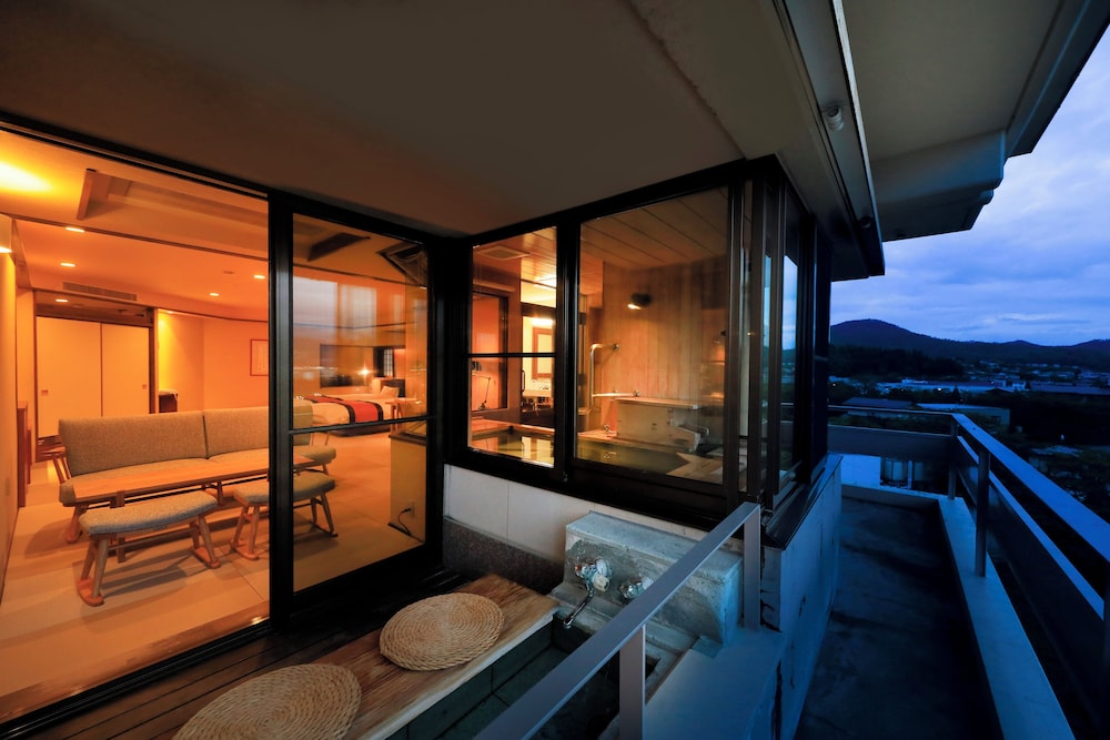 パノラミック ツインルーム マウンテンビュー 客室1 | 葉山館