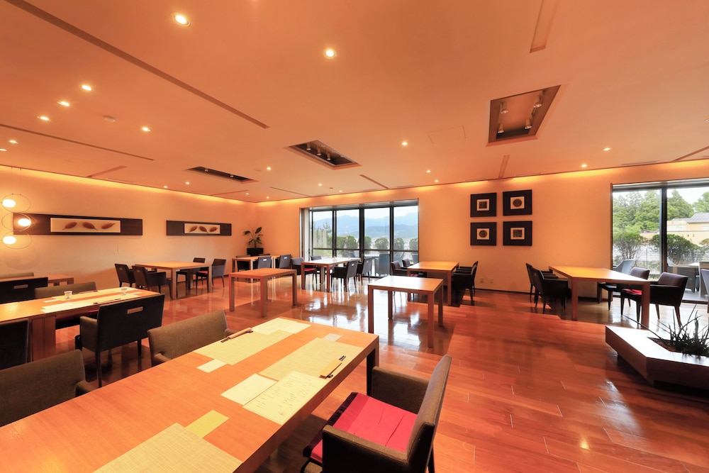 パノラミック ツインルーム 禁煙 マウンテンビュー 旅館のお食事処1 | 葉山館