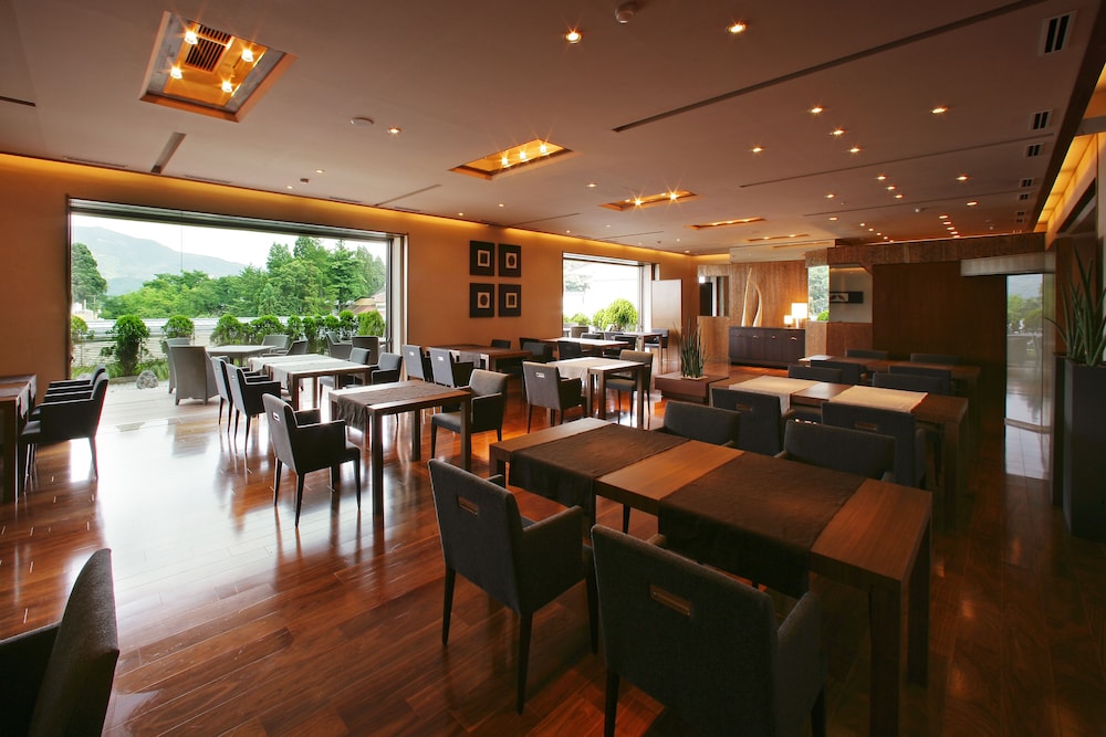 パノラミック ツインルーム 禁煙 マウンテンビュー 旅館のお食事処0 | 葉山館
