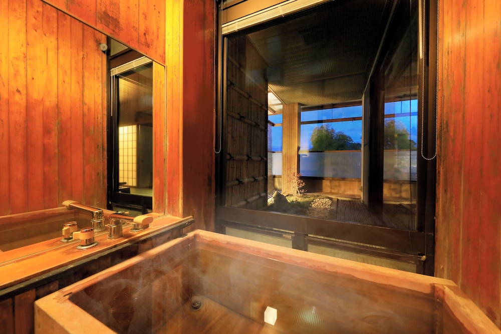 和室 スタンダード 2人部屋 バスルーム0 | 葉山館