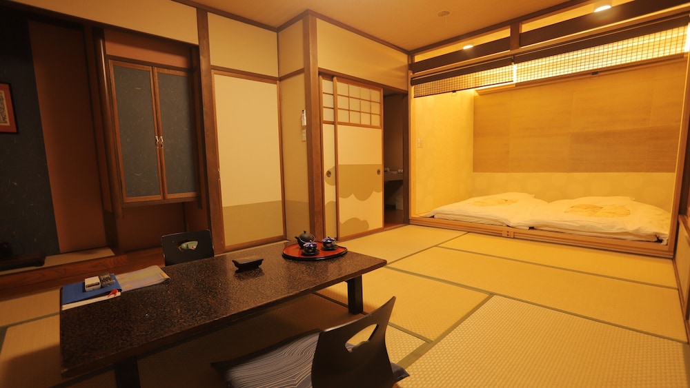 和室10畳 禁煙(会席) 客室7 | 皆生温泉 海潮園