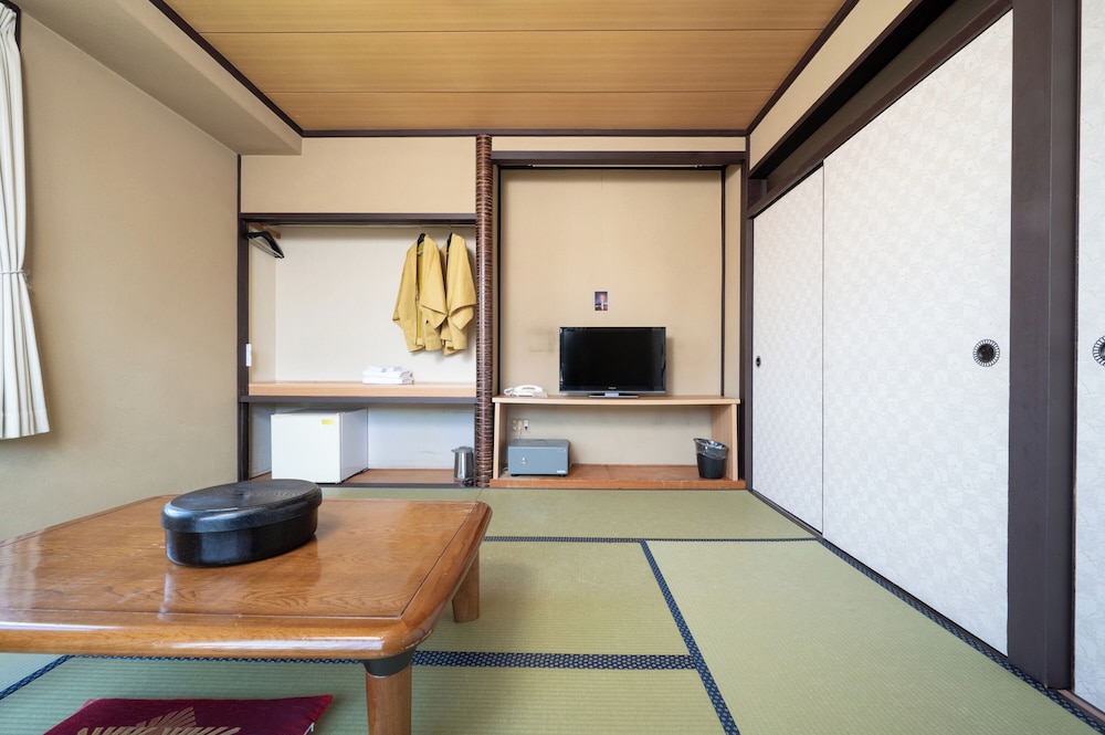 特別オファー 部屋タイプ指定なし 禁煙 ※客室の割り当ては空室状況により決定されるため, 掲載の写真と実際の客室は異なる場合がございます。 客室2 | ロイヤルホテル河口湖