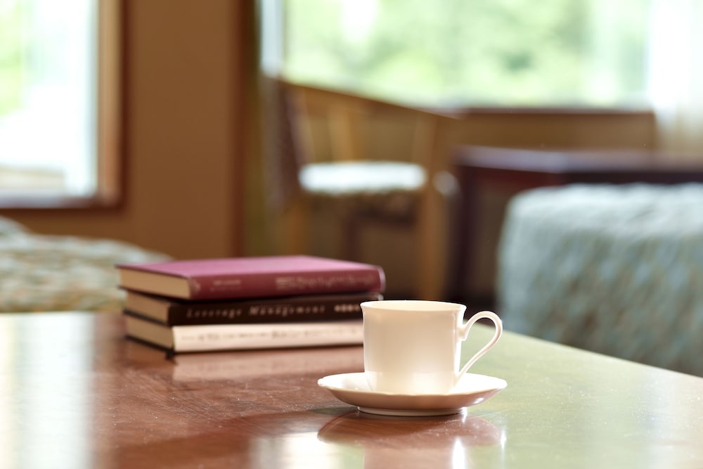 和洋室4ベッド+6畳 禁煙 リビングルーム0 | ホテル鹿の湯