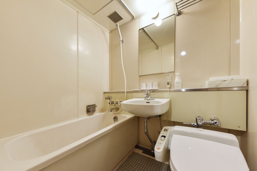 [最上階]和洋室2ベッド＋4.5畳 禁煙 バスルーム0 | ホテル鹿の湯