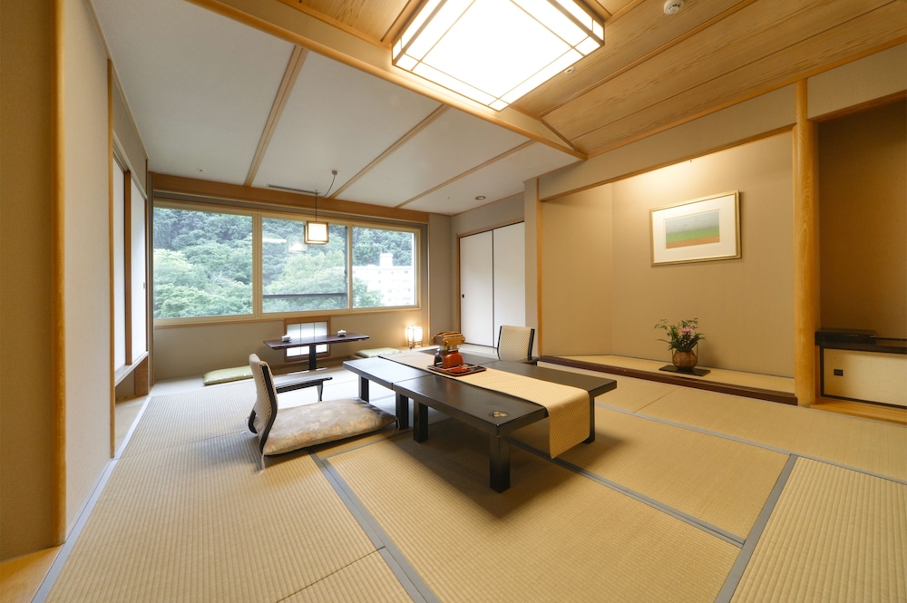 カジュアル和室 禁煙 | 定山渓温泉 花もみじ