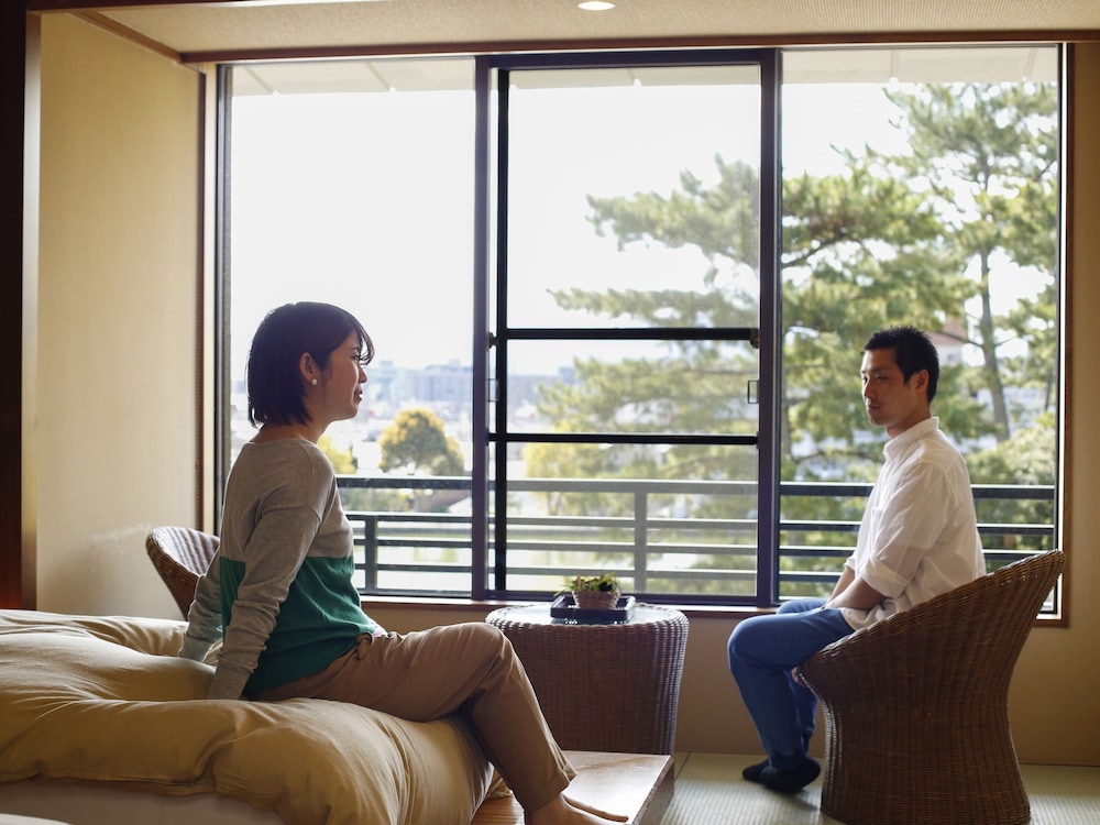 スタンダード ツインルーム 禁煙 (Japanese Style, Pond View) 部屋からの景観2 | さるさわ池 よしだや