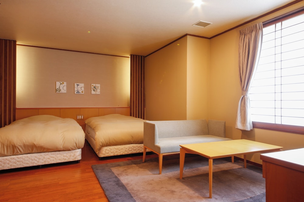 スーペリア ツインルーム 禁煙 (Japanese Style) 客室2 | さるさわ池 よしだや