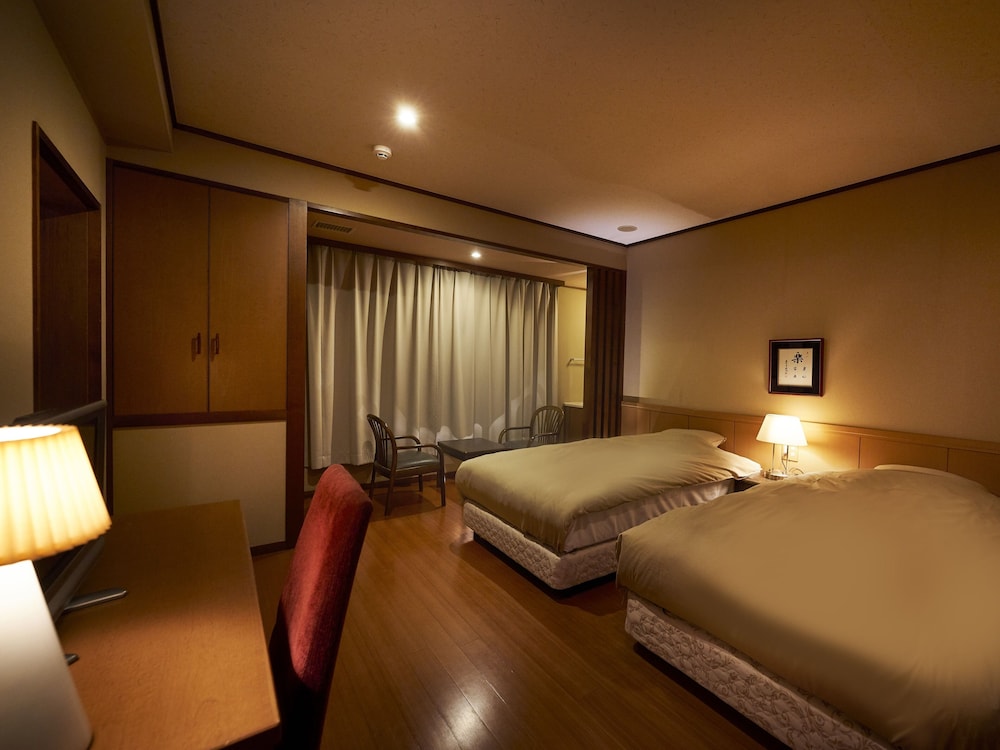 スタンダード ツインルーム 禁煙 (Japanese Style, Pond View) 客室1 | さるさわ池 よしだや