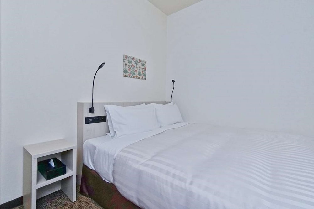 スーペリア ルーム ダブルベッド 1 台 喫煙可 シティビュー 客室5 | ベストウェスタン大阪塚本