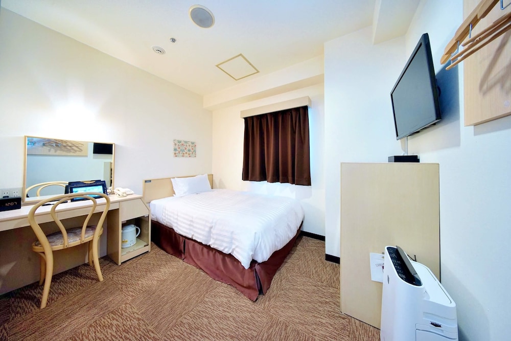 スタンダード ルーム ダブルベッド 1 台 禁煙 (Bed is a Semi double bed) 客室5 | ベストウェスタン大阪塚本