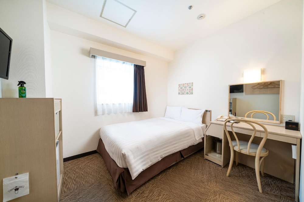 スタンダード ルーム ダブルベッド 1 台 禁煙 (Bed is a Semi double bed) 客室3 | ベストウェスタン大阪塚本