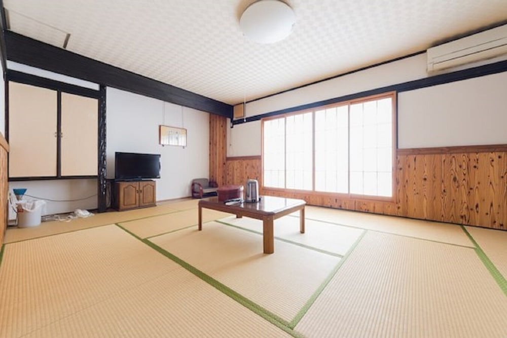 和室12畳 客室1 | ヴィラ道後