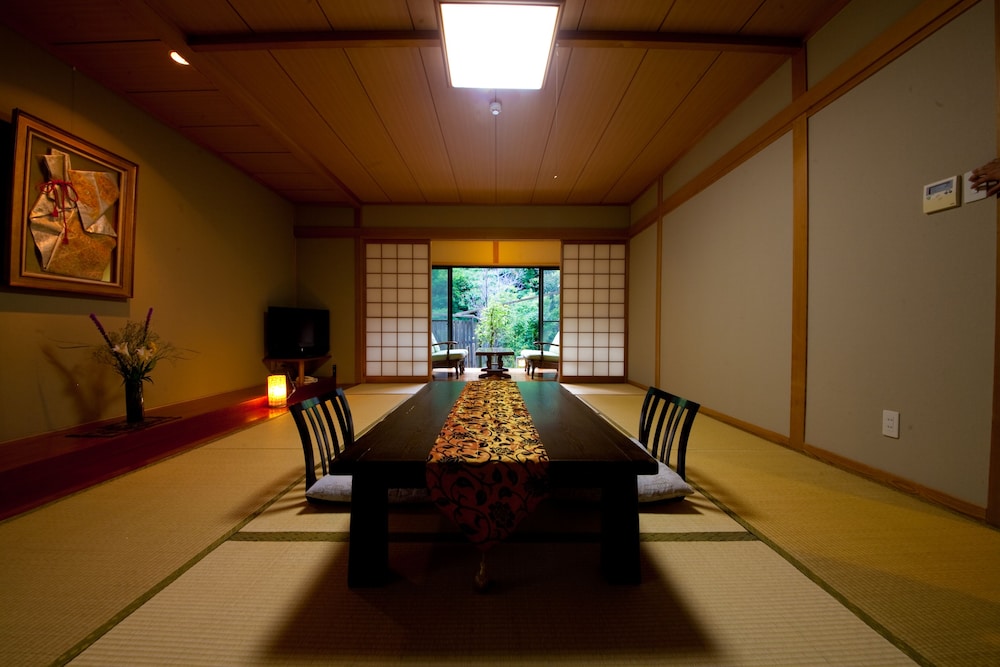 客室1 | 杜の湯 ゆふいん泰葉