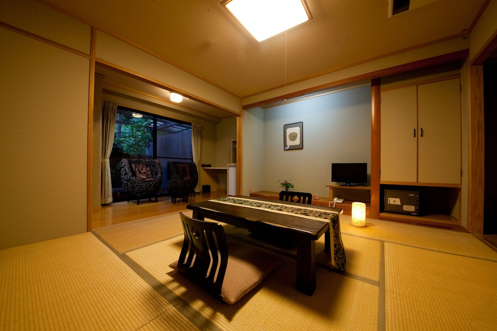 本館 1F 8畳 和室 余剰有 | 杜の湯 ゆふいん泰葉