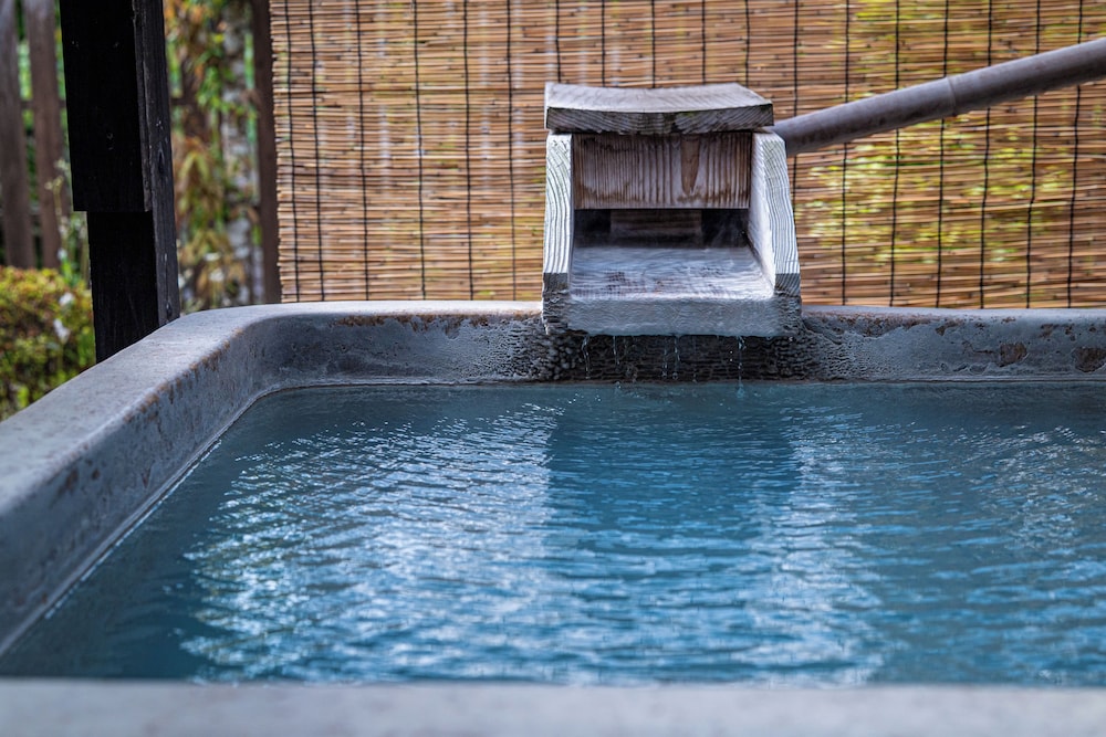 離れ 12畳 和室 余剰有 バスルーム0 | 杜の湯 ゆふいん泰葉