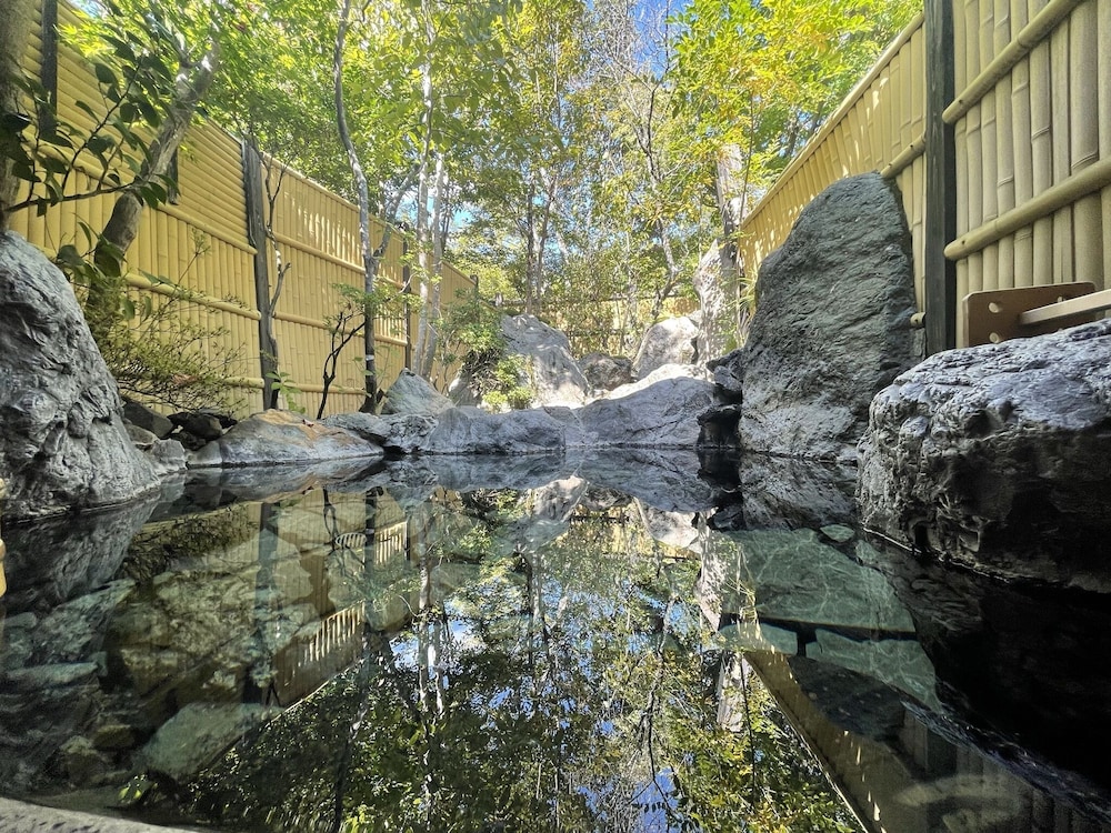 和室2人部屋　露天温泉付　ガーデンビュー 深めの浴槽0 | 旅想 ゆふいん やまだ屋