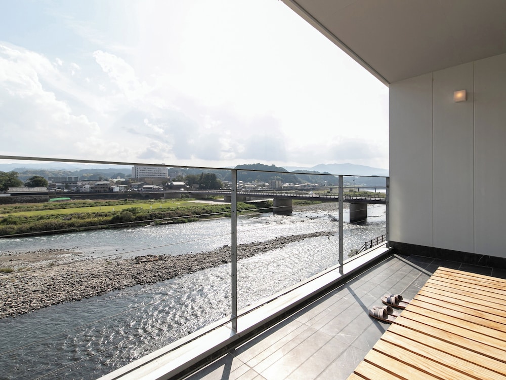 温泉付セミスイート和洋室 YAMASEMI 禁煙 客室1 | 人吉温泉 鍋屋