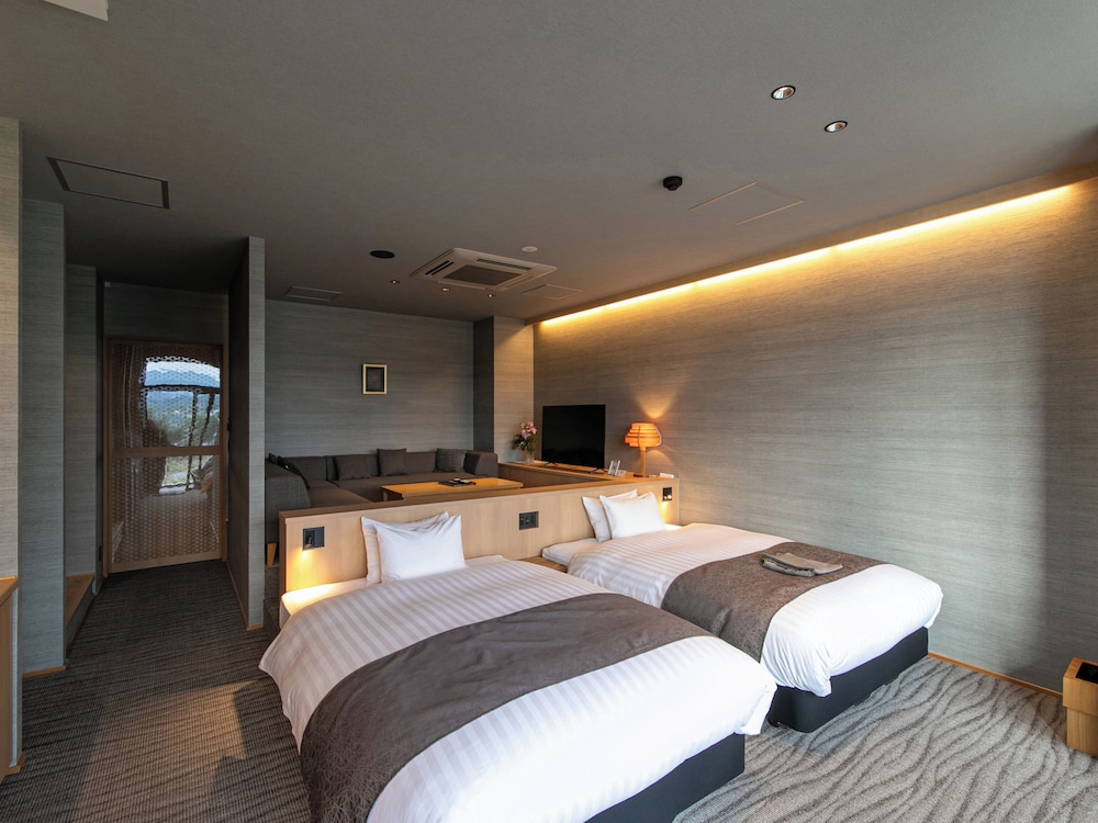 温泉付スイート和洋室 TSUBAKI 禁煙 客室1 | 人吉温泉 鍋屋