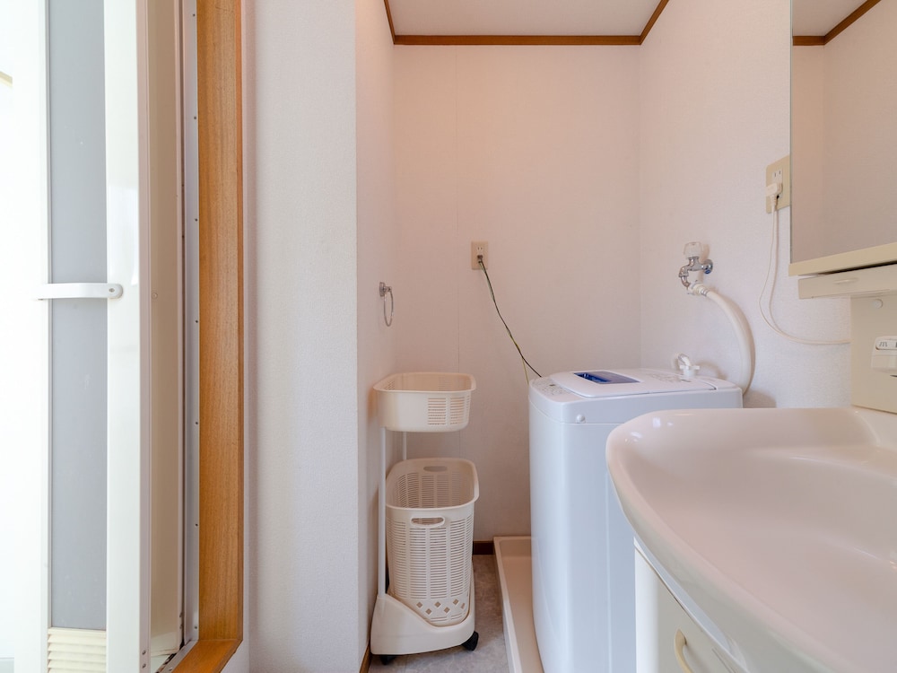 和室 ツインルーム 喫煙可 バスルーム1 | Tabist ビジネスホテル 富士屋