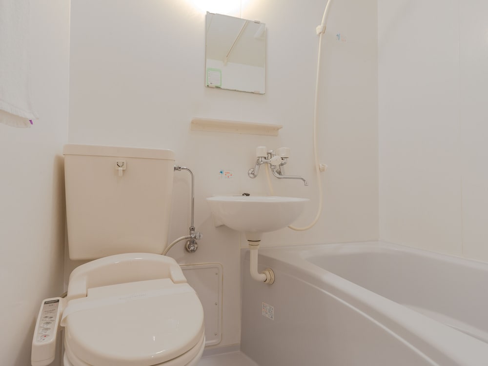 和室 ツインルーム 喫煙可 バスルーム0 | Tabist ビジネスホテル 富士屋