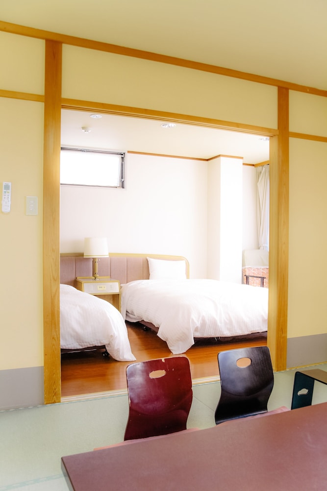 【源泉露天風呂付和洋室/海向き】10畳+ツイン/6名迄 客室2 | 海ゆう庭