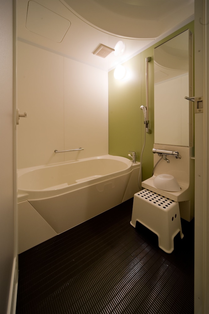 スーペリア ツインルーム 禁煙 バスルーム0 | ホリデイハウス　グリーンガーデン