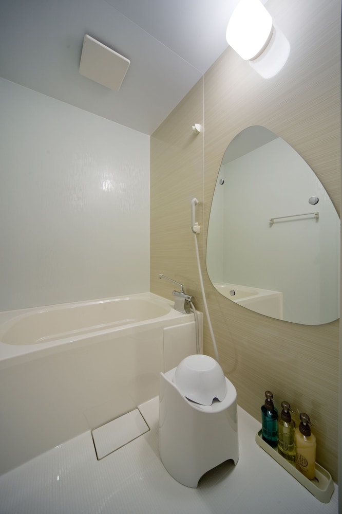 スーペリア トリプルルーム シングルベッド 3 台 バスルーム0 | ホリデイハウス　グリーンガーデン