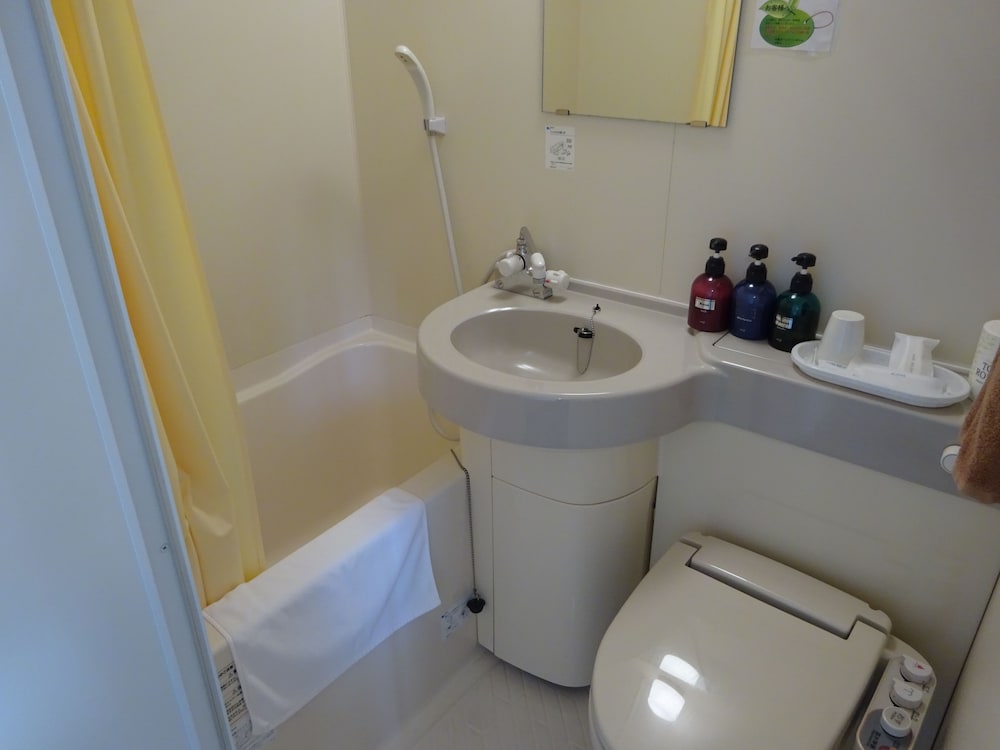 セミダブルルーム 禁煙 バスルームの設備0 | 奄美ポートタワーホテル